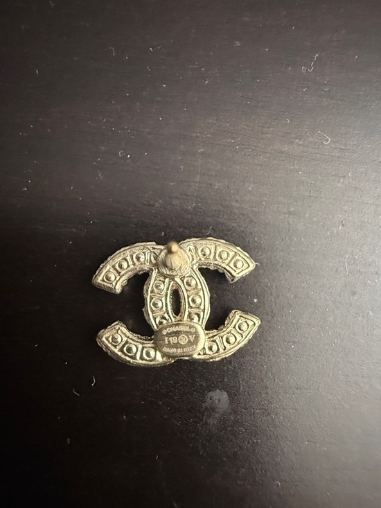 CHANEL Pearl-Encrusted Interlocking CC Stud Earrings - Cream and Gold - Picture 2 of 2